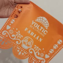 Papel picado personalizado con logotipo
